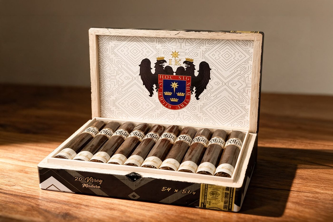 Open box of Virrey Maduro cigars